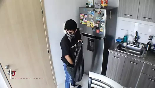 Üvey babamın düşmanını sikiyorum - İspanyol pornosu