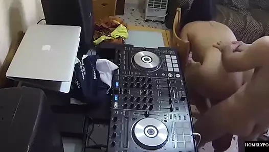 Dj jokey müziğini sikmek daha eğlenceli
