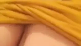 Parmak içinde kedi kız