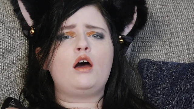 Luna'nın yeni oyuncağı - yavru kedi kostümlü ve uğultulu zevk