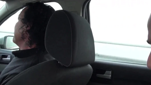 Sara tra due marpioni lecca figa e coglioni