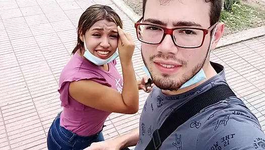 New York, Amerika Birleşik Devletleri'nden 18 yaşındaki esmer büyük sarkık memeler, üvey kardeşinin büyük aletini sikiyor