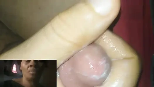 Görüntülü görüşmede erkek arkadaş için mastürbasyon yapıyor