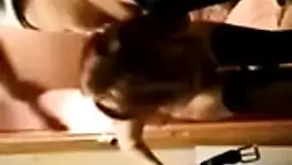 Rus karısı onun önünde ilham perisinde arkadaşları berbat