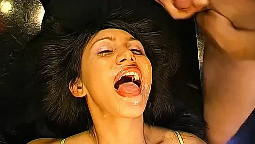 Leilas Döl Maskeli Yüze Boşalma Ve Sert Amcık Sikişi