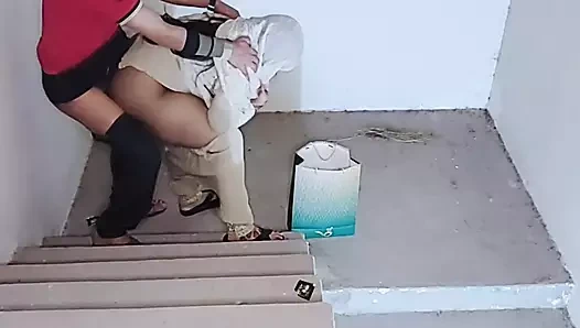 Girlfriend ki Khala ko choda-Late Night Gifting Date On stairs🥵