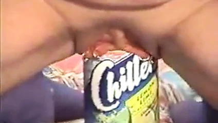 Squat lanet bir 28oz. soğutucu meyve suyu şişesi