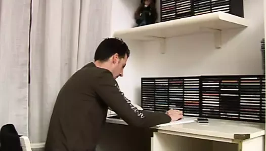 Üvey baba bir domuz ve tatlı kızı yalıyor! (tam film - hd versiyonu)