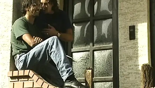 Çekici Alman sürtükler ateşli dörtlü sekste sikiliyor