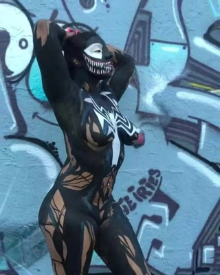 Venom seksi kız
