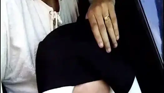 Esmer Alman ateşli anne bebek fetiş sahnesinde sikiliyor