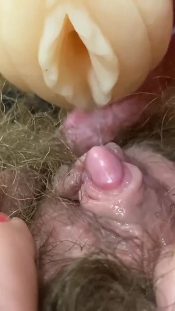 Обязательный для просмотра момент из "хардкорного траха вагины с огромным оргазмом клитора крупным планом"