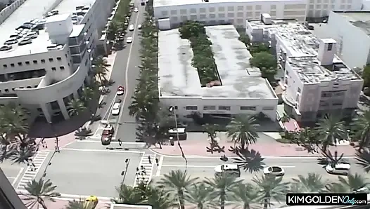 Bruenette Schoenheit vahşi oral seks yapıyor