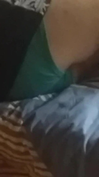 Enteada  dormindo de shortinho 2