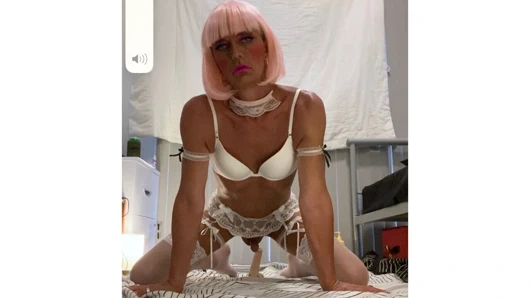 Seksi klitorisimle oynamamı izlemeni seviyorum