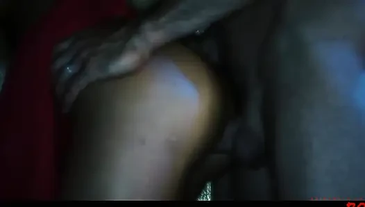 Raven Haired Vixen her sıkı delikten iki alıyor