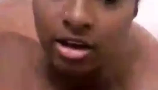 Siyah kız silfie yapıyor