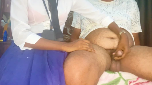 Hintli bakire kız öğrenci ilk kez anal seks yapıyor