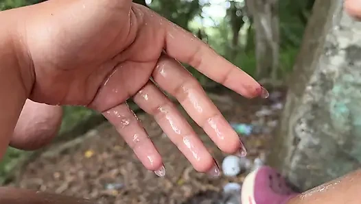 Doğanın tüm sıvılarımı aldığı açık havada mastürbasyon yapmayı seviyorum