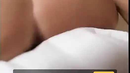 Yaramaz sarışın bebek sert oral seksten sonra götünü dölliyor