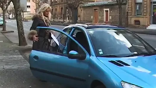 Muhteşem sarışın Carla Nova zindanda yabancıyla vahşi seks hayalleri kuruyor