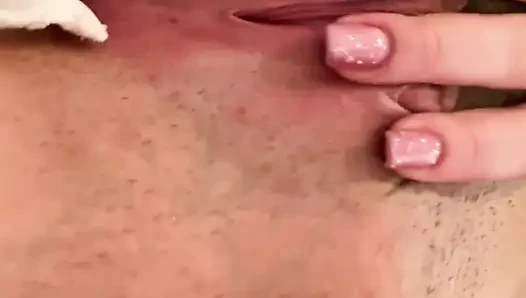 Bir öğrenci öğretmenin kamerası için test için sıkı amını sıvazlıyor