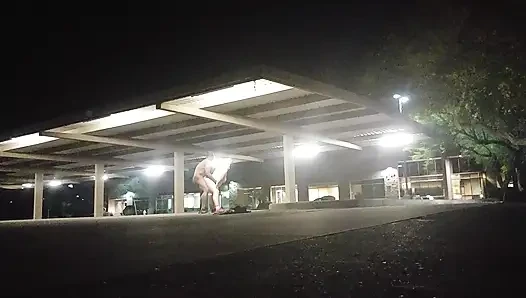 Boş bir otoparkta riskli seks!