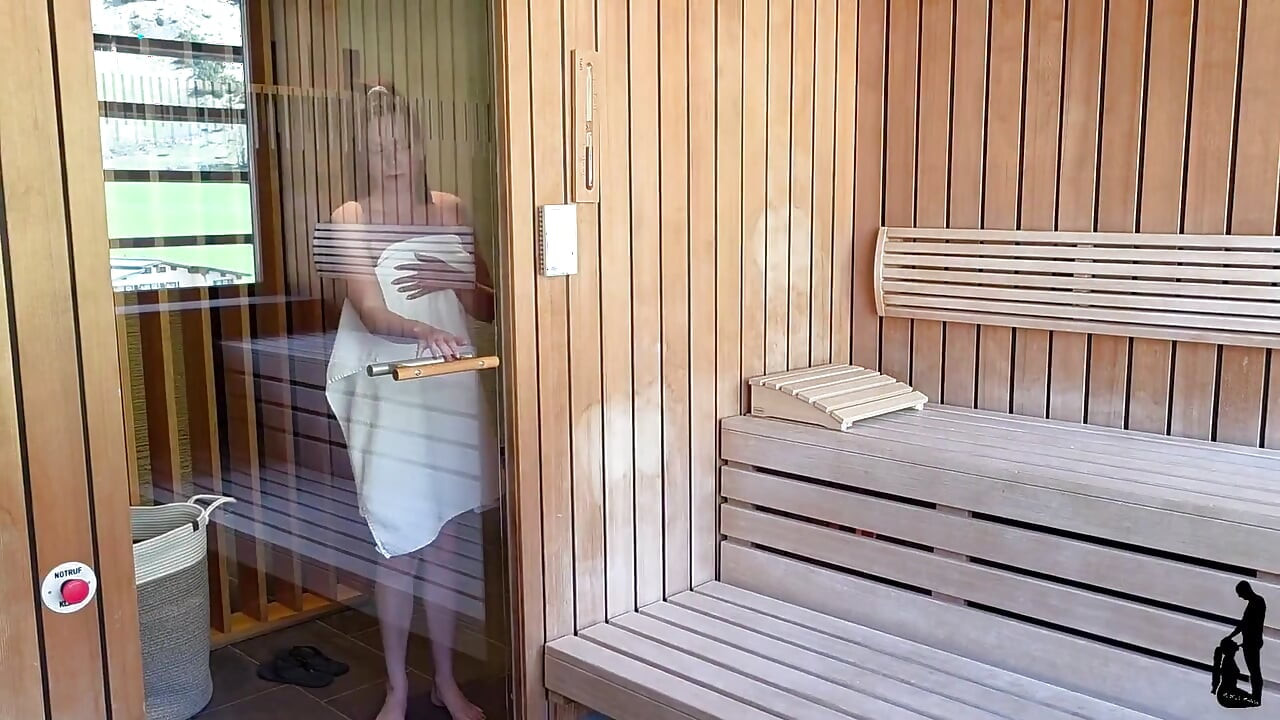 Sauna Fuck Fantasy - Yersiz Oturmak İçin Çok Sıcak