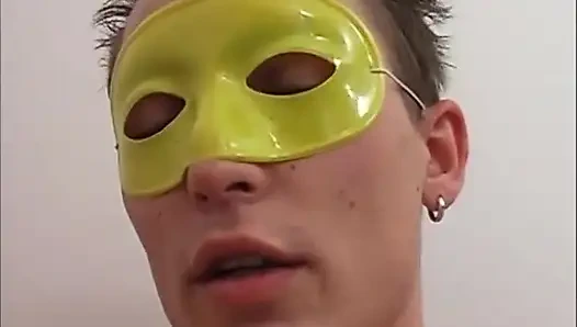 Amatör çift amcık sikiyor amcık yalama dildo maskeli oynuyor