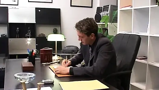 İyi bir sürtük için güçlü anal darbe