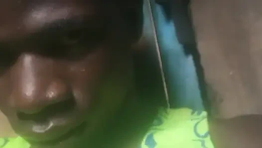 Kıllı Siyah Yarağımın Tıraşa Ihtiyacı Var