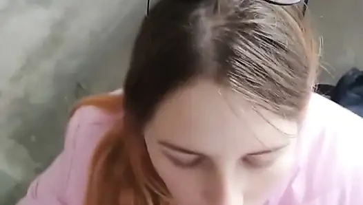 Kız girişte emiyor