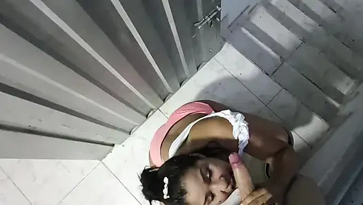 Ateşli sürtük zam için patronuna sakso çekiyor