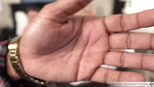 Bölüm 3 yeni arkadaşlarıyla döl paylaşıyor