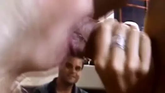 Seks yaparken büyük boob swinger karıcık vurma