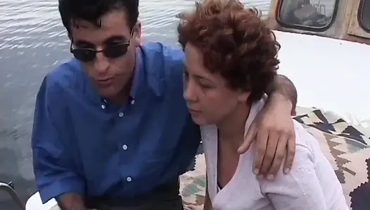 Ahmet ve Selma Türk teknesinde açık havada sikişiyor