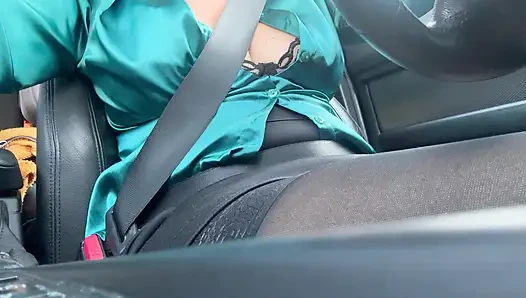 Mature hot milf masturbates in the car in public on the way home from the office