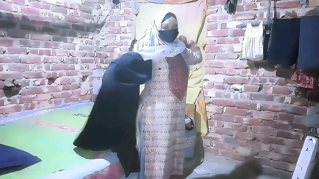 Baldızımın evini ziyaret ederken, baldızımın beni seks için aradığını gördüm.