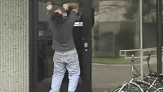 Beni ofisimde sik! Ofiste belden bağlamalı kanepede lezbiyen iş arkadaşlarıyla seks