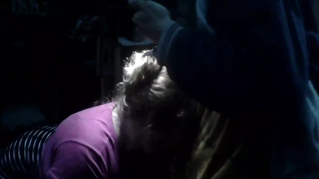 Ben cep telefonuyla kayıt yaparken kız arkadaşım beni emiyor