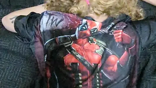 Amatör orta yaşlı seksi kadın fahişe bir çırpıda dölle dolmasını istiyor