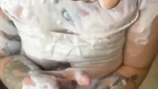 Boşalana kadar kremsi oral seks beni sağıyor