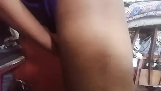 Ep10 Desi üvey anne üvey oğlunun kamerasını buldu ve amcığını görmek için onu soyunuyor amcık gösterisi yatakta yatmaya başlıyor göğüslerini sikiyor