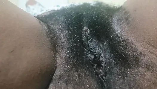 Sert sikişen orta yaşlı seksi kadın olgun allure ile dolu baştan çıkarıcı bir yetişkin fantezisi yaratıyor