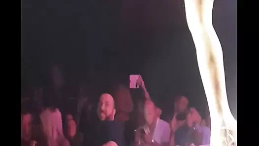 Annemin çıplak bacaklarına üvey