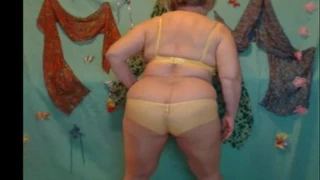 nine koyar üzerinde ten rengi külotlu çorap