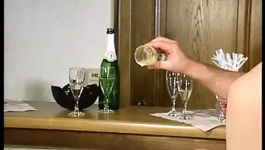 Bu Alman amatör kızın sıkı amında büyük yarağın tadını çıkarıyor