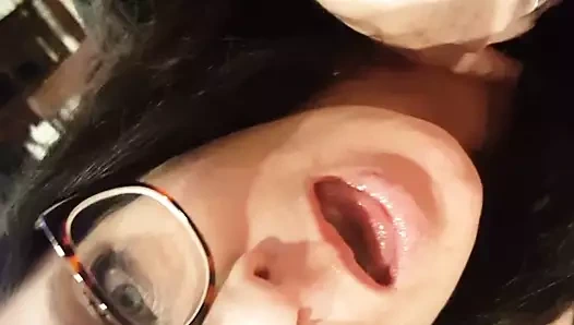 Kız arkadaş yarak emiyor