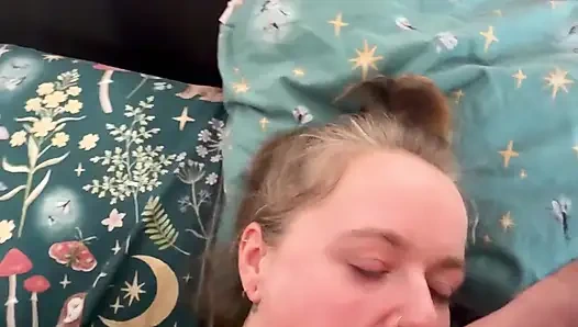 Komşunun tatlı kızı o kadar masum değil
