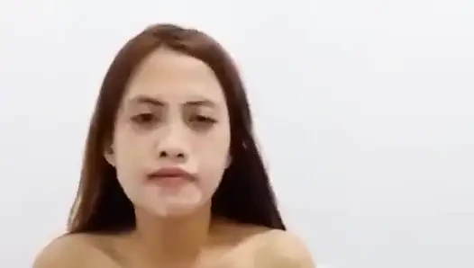 Minyon Pinay Take üvey kız kardeşinin erkek arkadaşını azdırarak duş alıyor